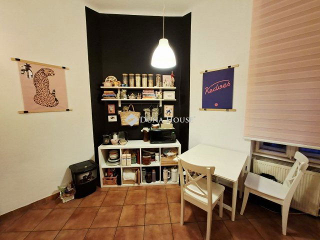 Eladó téglalakás, Budapesten, VI. kerületben 65 M Ft, 1 szobás