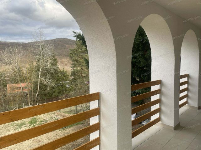 Eladó családi ház, Esztergomban 129 M Ft, 4 szobás