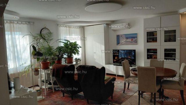 Eladó családi ház, Vácon 138 M Ft, 5 szobás