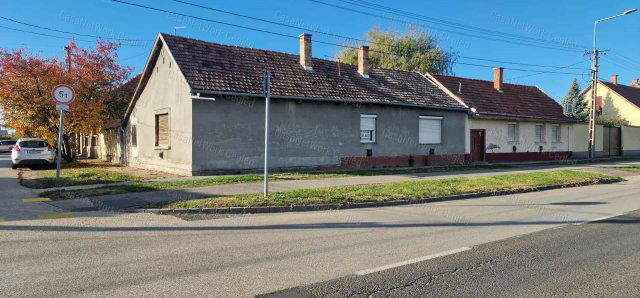 Eladó családi ház, Cegléden 29.5 M Ft, 3 szobás