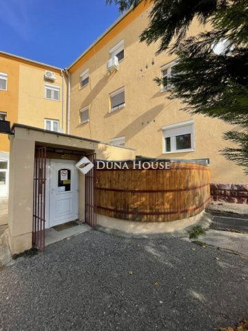 Eladó üzlethelyiség, Ajkán 58 M Ft, 4 szobás