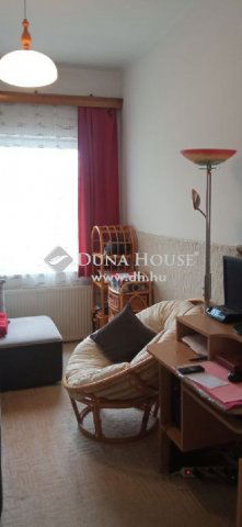 Eladó téglalakás, Mohácson 45.9 M Ft, 2+2 szobás