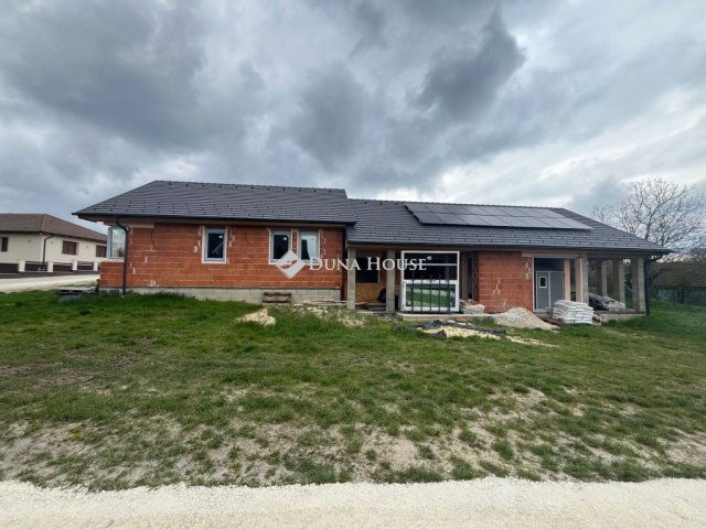 Eladó családi ház, Gyenesdiáson 215 M Ft, 4 szobás