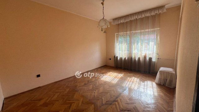 Eladó téglalakás, Egerben 49.9 M Ft, 2+1 szobás