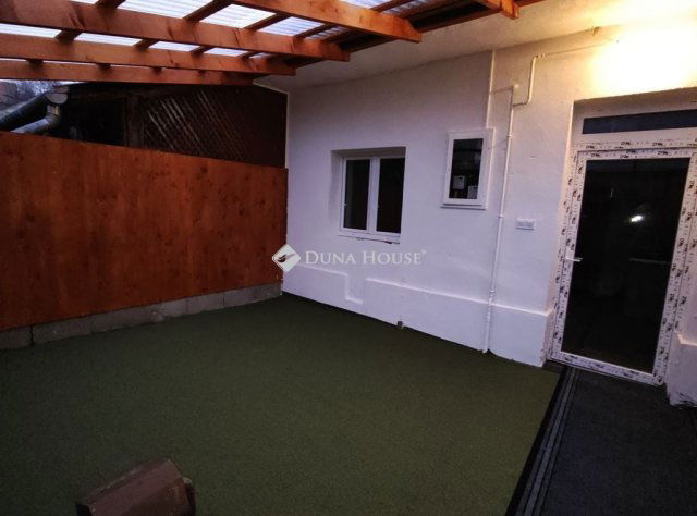 Eladó téglalakás, Vácon 51.99 M Ft, 2 szobás