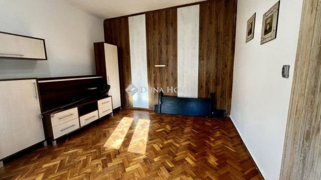 Eladó téglalakás, Szombathelyen 42 M Ft, 3 szobás