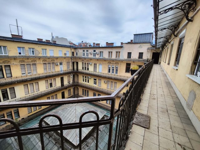 Eladó téglalakás, Budapesten, VI. kerületben 64.9 M Ft, 2 szobás