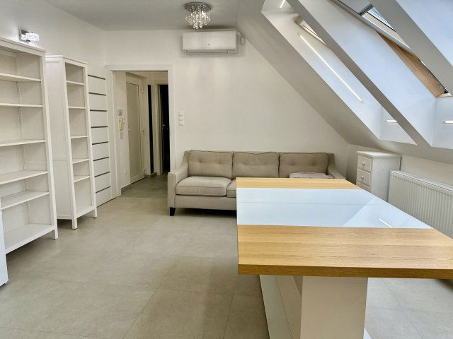 Eladó téglalakás, Győrött 68.5 M Ft, 3 szobás