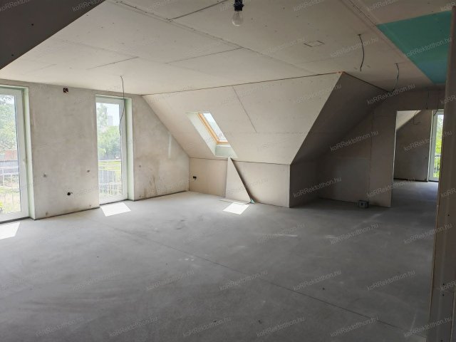 Eladó téglalakás, Jászberényben 56.25 M Ft, 4 szobás