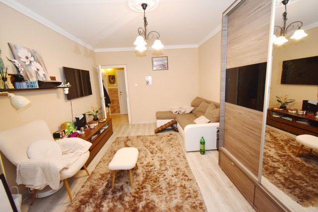 Eladó panellakás, Debrecenben 61.9 M Ft, 3 szobás