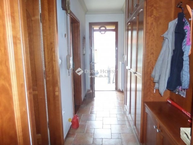 Eladó családi ház, Pécsett 115 M Ft, 3 szobás