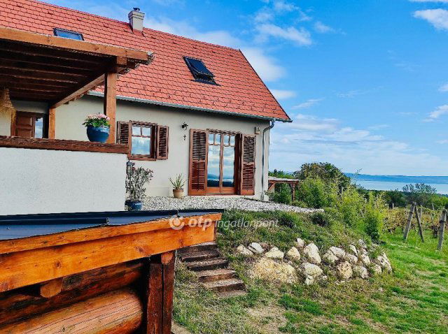 Eladó családi ház, Balatonakaliban 270 M Ft, 6 szobás