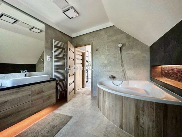 Eladó családi ház, Kozármislenyen 168.49 M Ft, 5 szobás