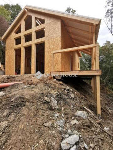 Eladó családi ház, Esztergomban 99 M Ft, 2 szobás