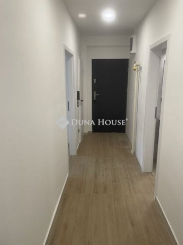 Eladó panellakás, Pécsett 64.99 M Ft, 3 szobás