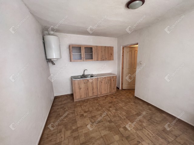 Eladó családi ház, Újkéren 39.9 M Ft, 2 szobás