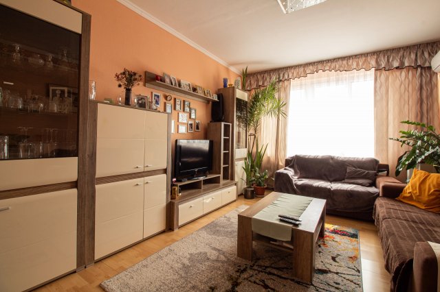 Eladó panellakás, Tatabányán 43.99 M Ft, 2 szobás