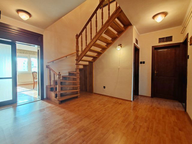 Eladó téglalakás, Szolnokon 59 M Ft, 5 szobás