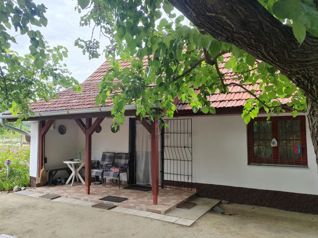 Eladó családi ház, Cegléden 14.5 M Ft, 2 szobás