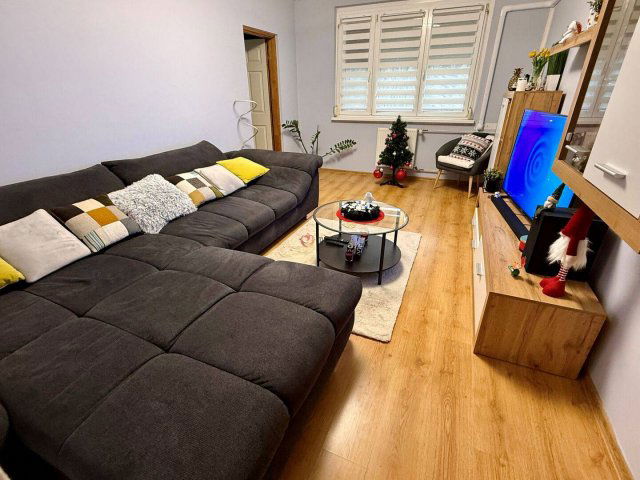 Eladó panellakás, Szegeden 57.99 M Ft, 1+2 szobás