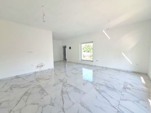 Eladó családi ház, Ercsiben 64.9 M Ft, 4 szobás