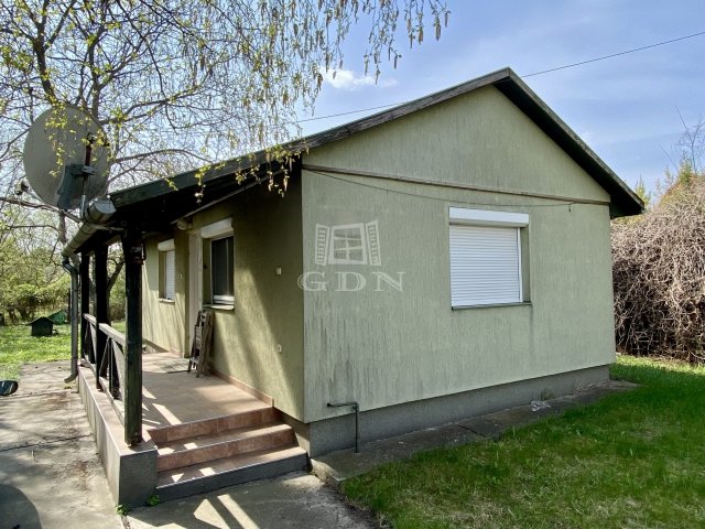 Eladó nyaraló, Ráckevén 37.8 M Ft, 2 szobás