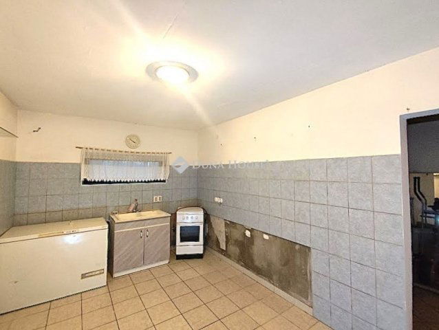 Eladó családi ház, Kecskeméten 35.9 M Ft, 2 szobás