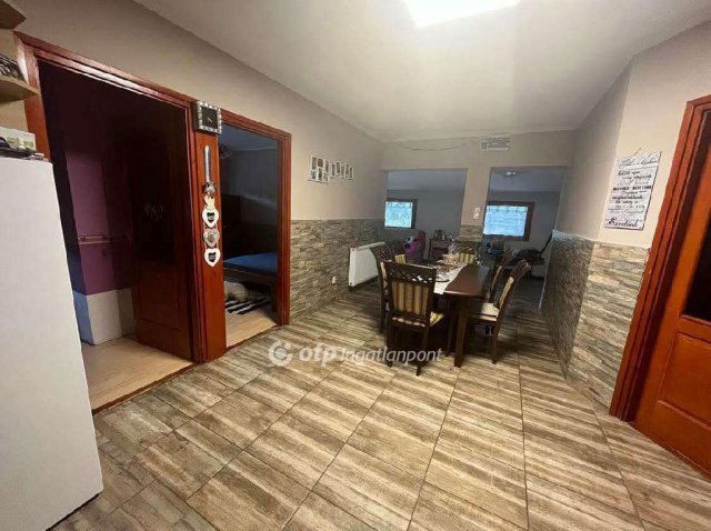 Eladó családi ház, Csemőn 54.9 M Ft, 4 szobás