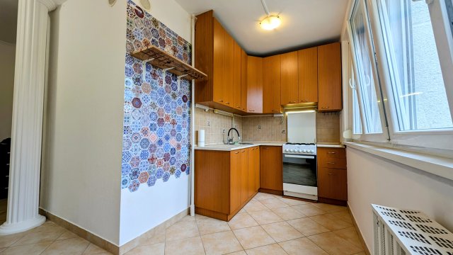 Eladó panellakás, Kecskeméten 48 M Ft, 3 szobás