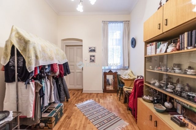 Eladó téglalakás, Budapesten, VI. kerületben 99.8 M Ft, 3 szobás