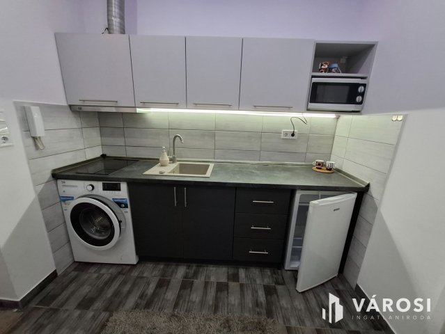 Eladó téglalakás, Szegeden 39.9 M Ft, 1 szobás