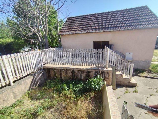 Eladó családi ház, Dunaharasztin 23.9 M Ft, 2 szobás