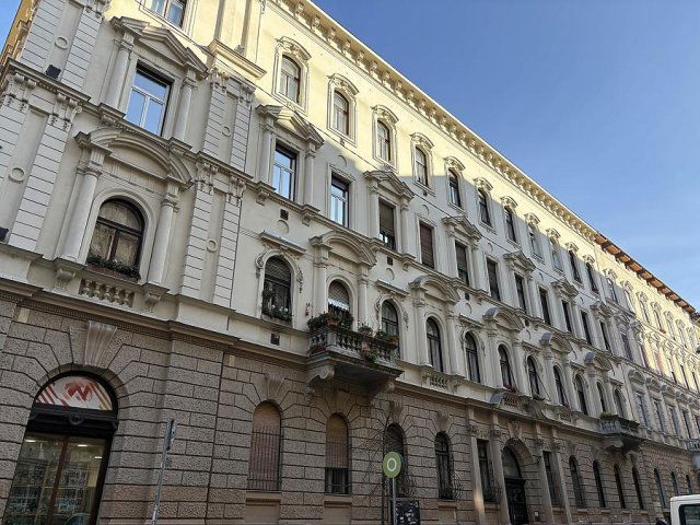 Eladó téglalakás, Budapesten, VI. kerületben, Eötvös utcában