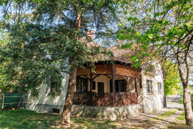 Eladó családi ház, Gödöllőn 159.9 M Ft, 5+1 szobás