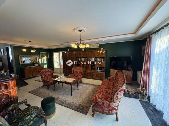 Eladó családi ház, Győrújbaráton 179 M Ft, 7 szobás