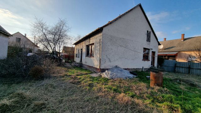 Eladó családi ház, Püspökladányban 1.3 M Ft, 2 szobás