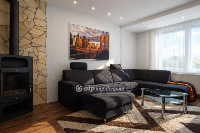 Eladó téglalakás, Tapolcán 66 M Ft, 3 szobás