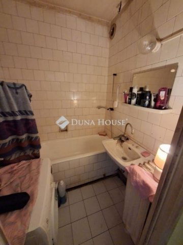 Eladó panellakás, Pécsett 39.9 M Ft, 2 szobás