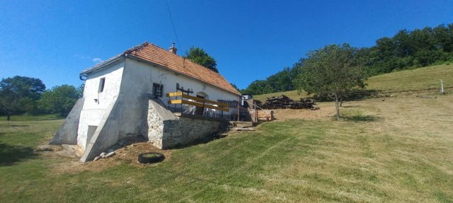 Eladó nyaraló, Pécselyen 39.9 M Ft, 2 szobás