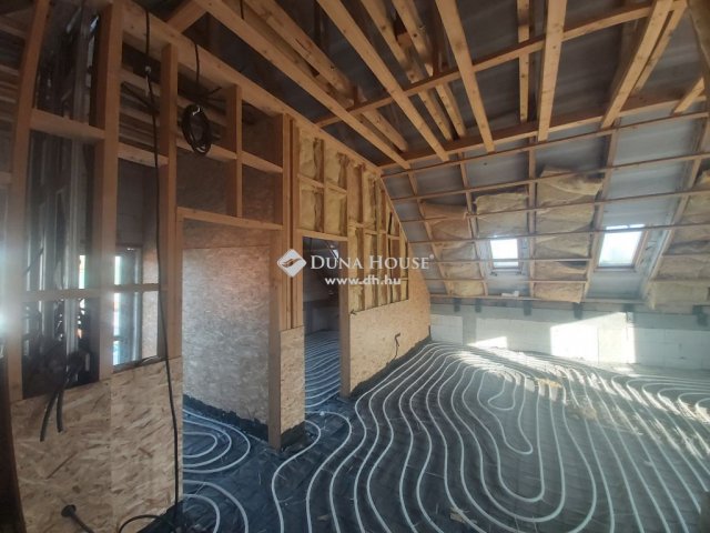 Eladó sorház, Veresegyházon 250 M Ft, 1 szobás