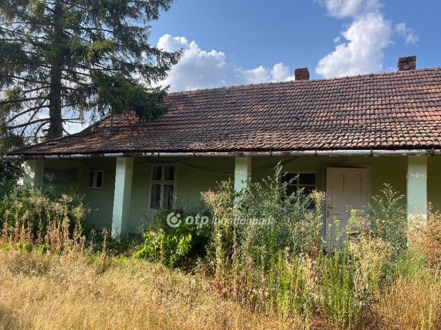 Eladó családi ház, Csökmőn 12 M Ft, 1 szobás
