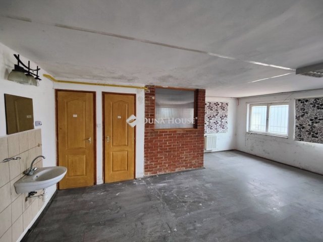 Eladó üzlethelyiség, Sülysápon 109 M Ft / költözzbe.hu