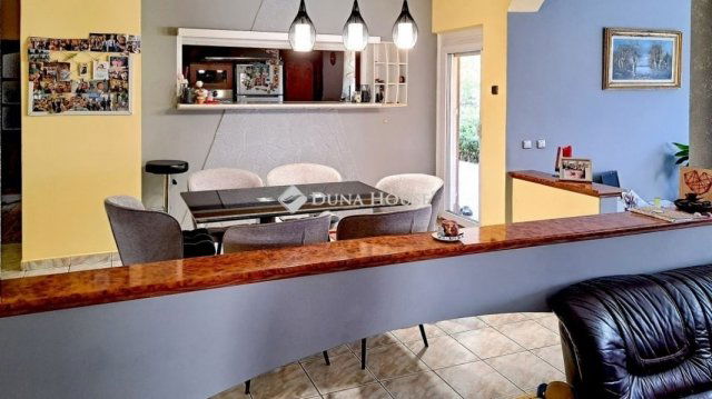 Eladó családi ház, Siófokon 149.9 M Ft, 10 szobás