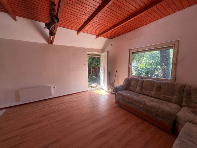Eladó családi ház, Velencén 42.9 M Ft, 1 szobás