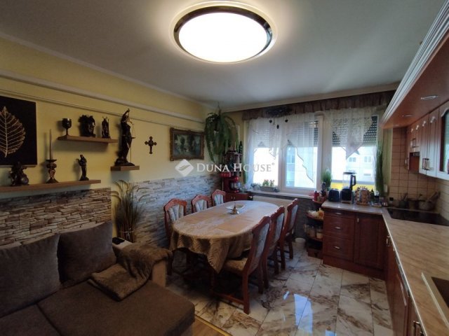 Eladó panellakás, Tatabányán, Sánc utcában 59.99 M Ft