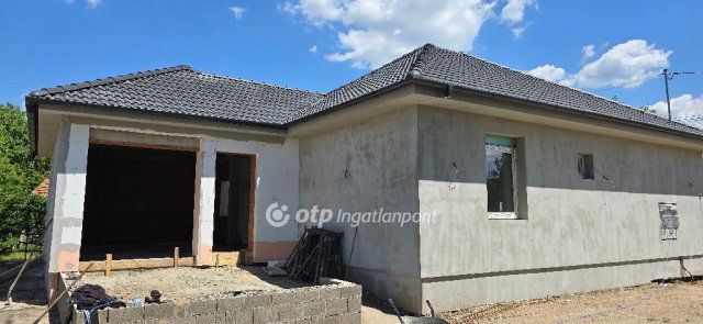 Eladó családi ház, Mikepércsen 79 M Ft, 4 szobás