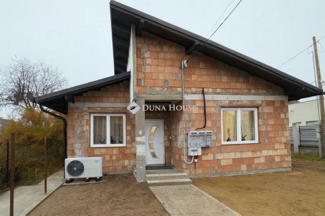 Eladó családi ház, Sülysápon 99.9 M Ft, 5 szobás