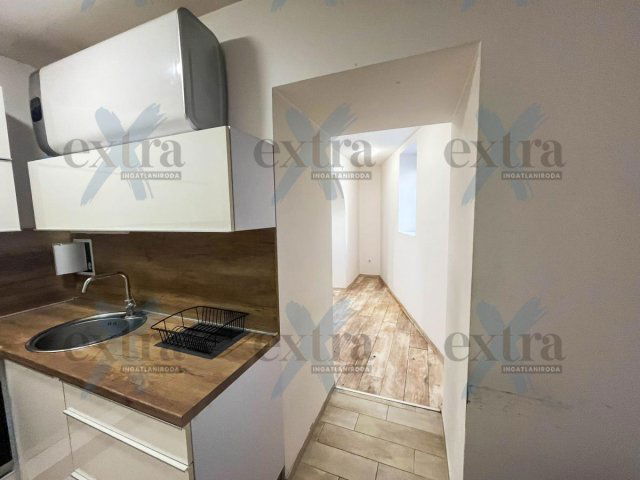 Eladó téglalakás, Szegeden 36 M Ft, 1 szobás