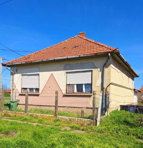 Eladó családi ház, Jászkisérén 5.9 M Ft, 2 szobás