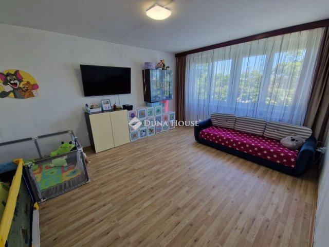 Eladó panellakás, Baján, Kodály Zoltán utcában 27.99 M Ft
